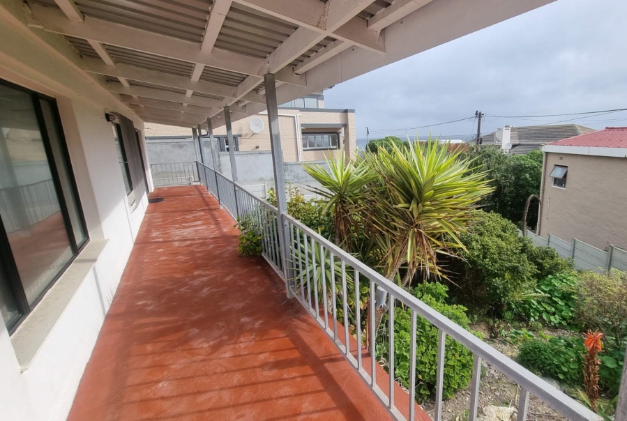 5 Bedroom Property for Sale in Yzerfontein Western Cape